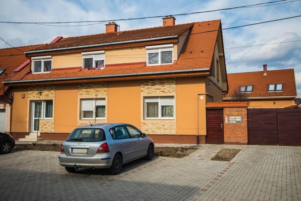 Székesfehérvár Teubel Apartman 2 מראה חיצוני תמונה